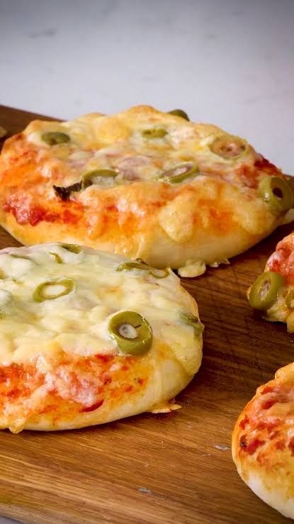 פיצה זיתים קטנה + שתיה מתנה